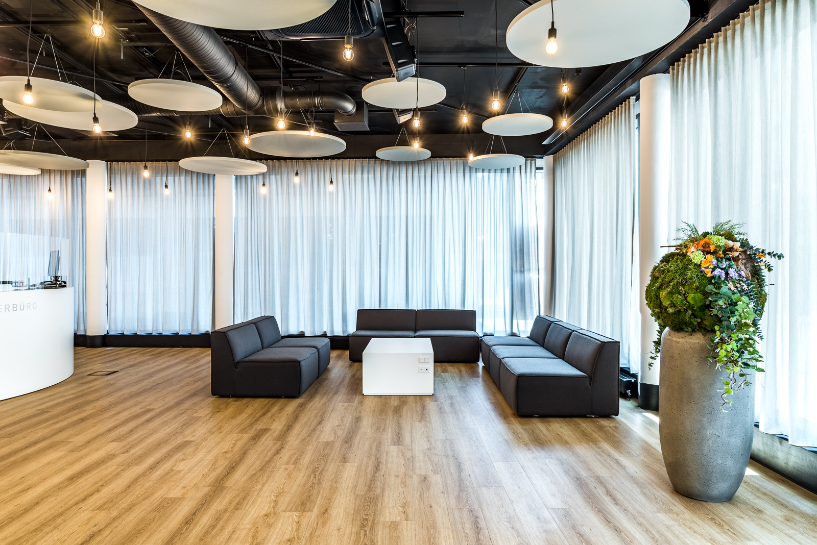 Interieurfotos vom H7 Servicecenter in Bruchsal. Fotografiert für Henecka Architekten.