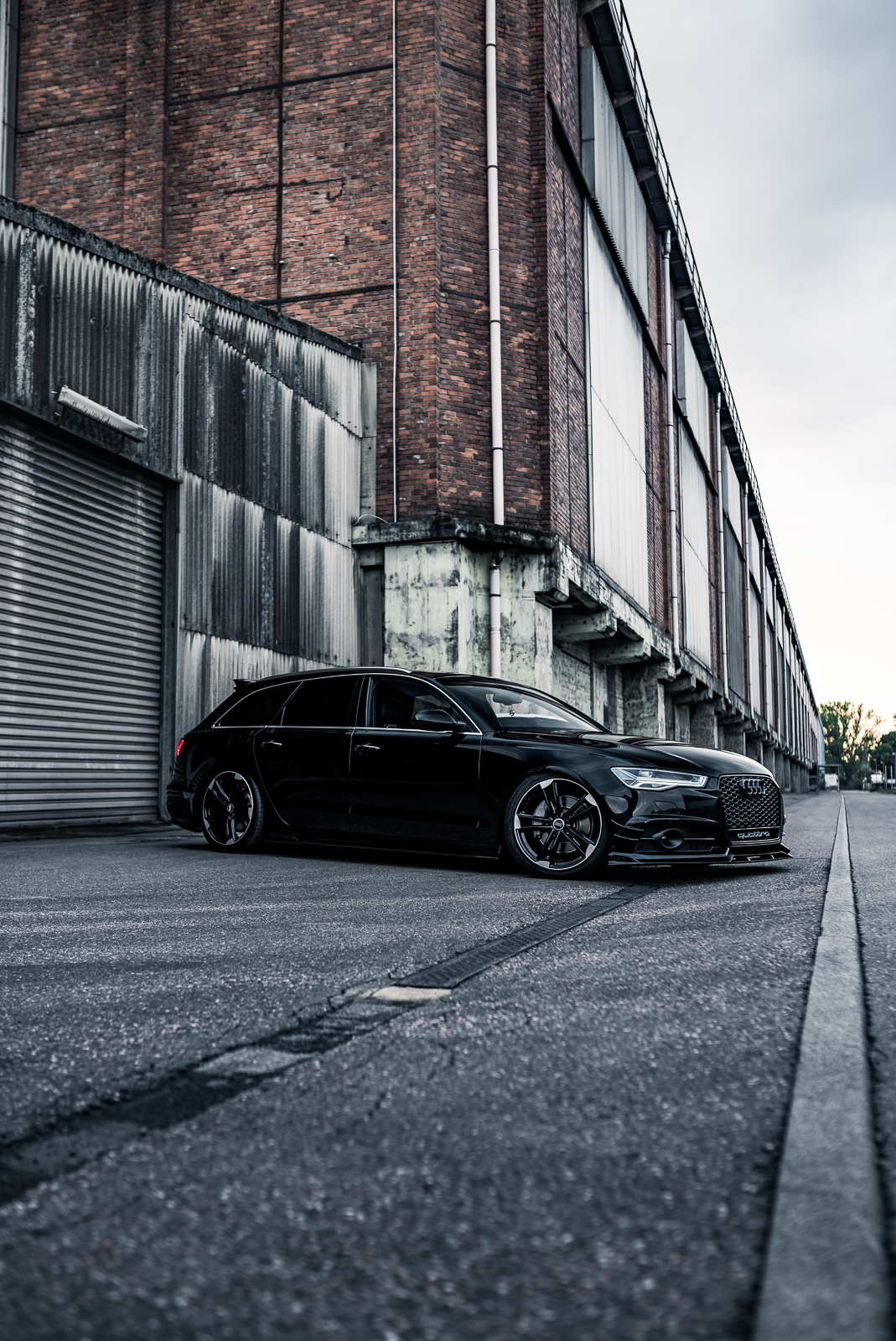 Schwarzer Audi A6 beim Fotoshooting in Karlsruhe