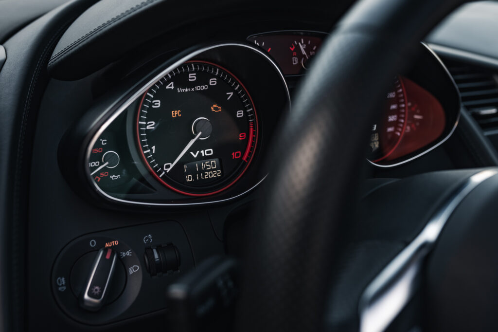 Dashboard im Audi R8 Spyder V10 performance quattro